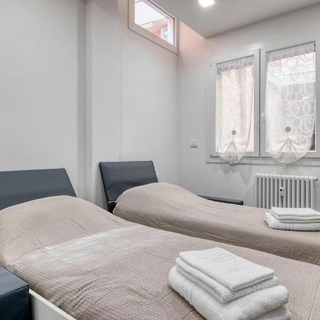 Guest House Ugo Lenzi Bologna Bagian luar foto